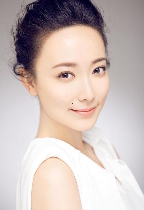 郝洛钒家庭背景,出身名门，传承家族荣耀的璀璨新星