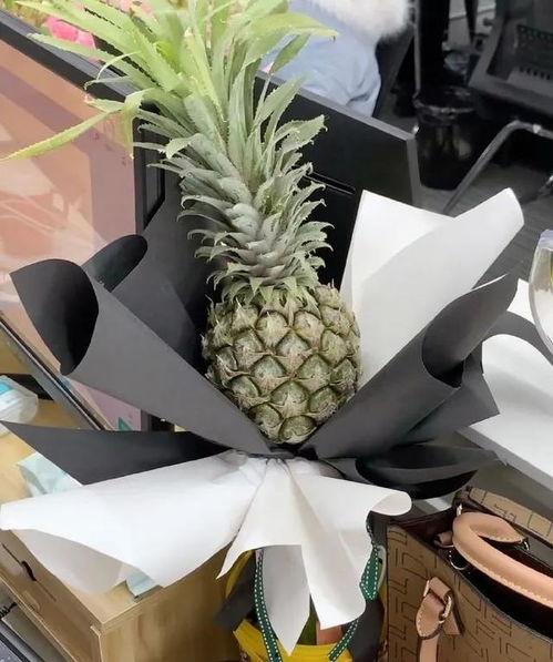 黑凤梨照片,诱人色泽下的热带风情