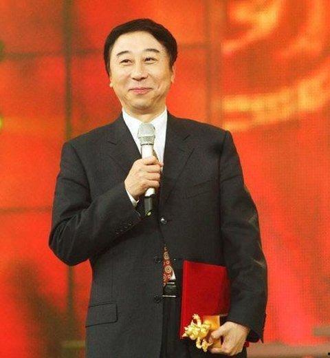 陈正拜家庭背景,出身寒微，逆袭人生，揭秘他的家庭背景与奋斗历程