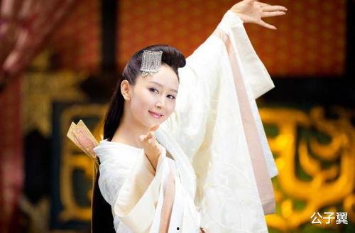 胡静大马生活照,异国风情下的优雅时光